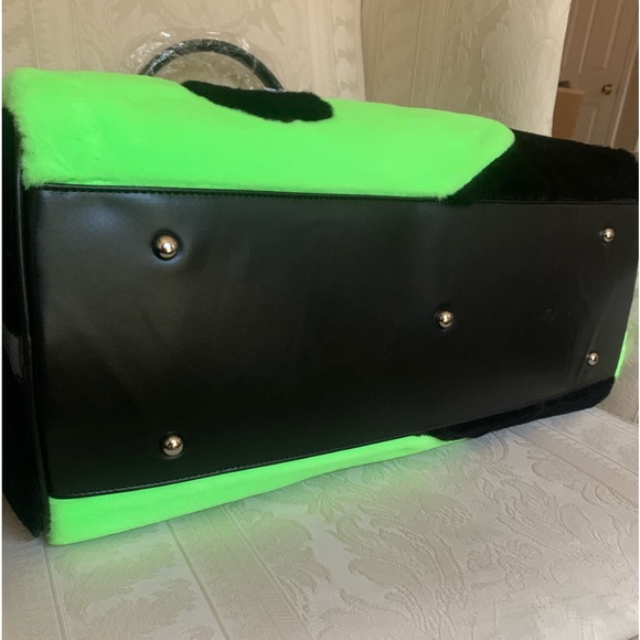 Current Mood Yin & Yang Fuzzy Weekender Travel Shoulder Bag Duffle NWT - Picture 5 of 10